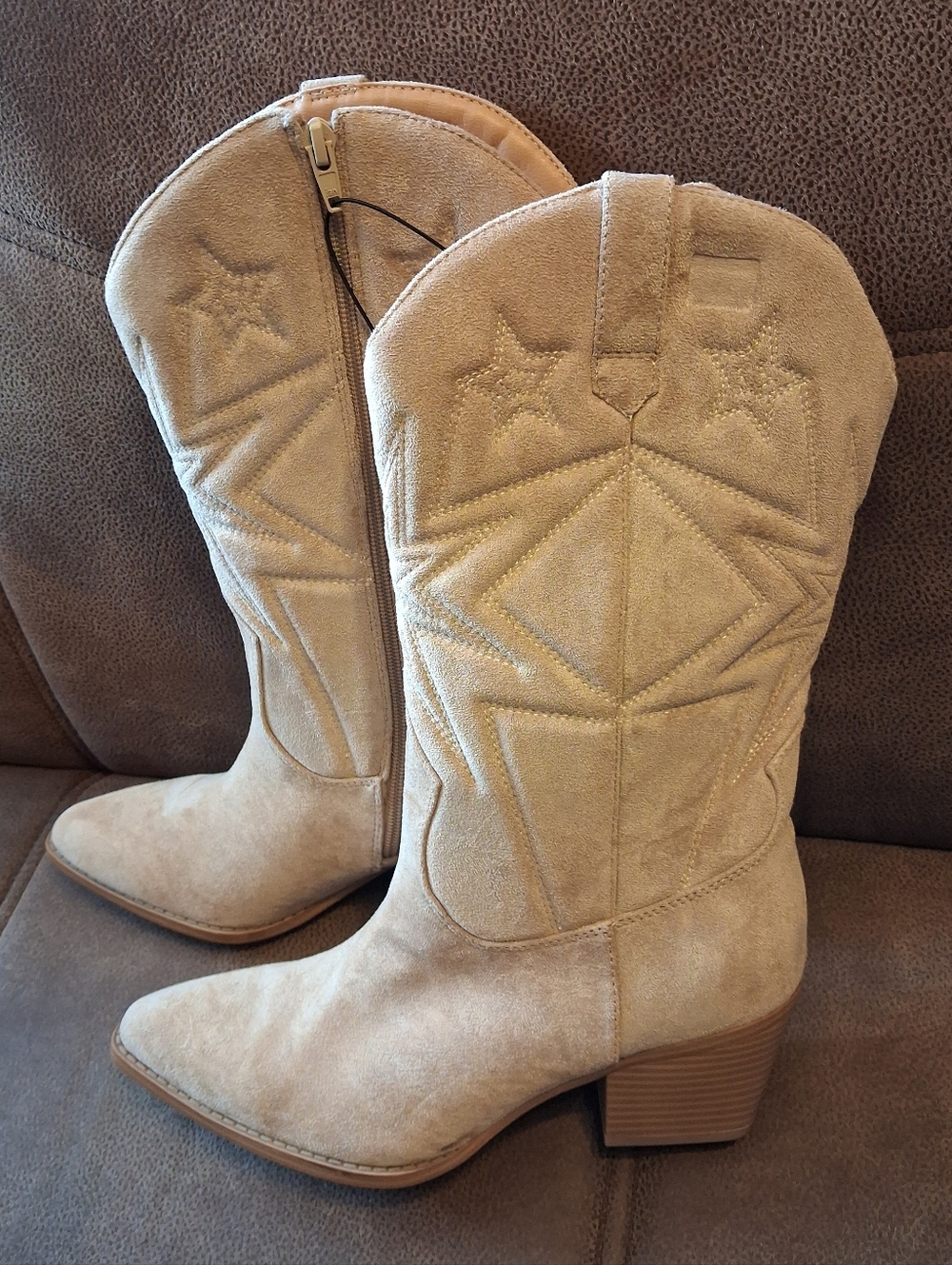 Time And Tru Women’s Faux Suede Puff Western Boot Sand Size 9